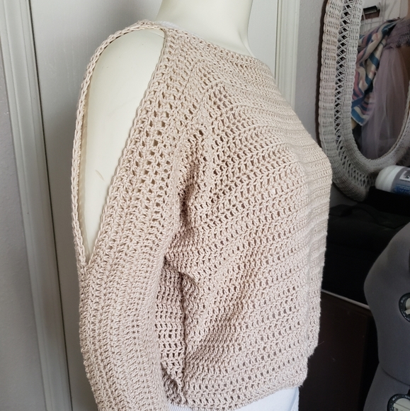 Cold shoulder Crochet top sweater - Picture 1 of 4
